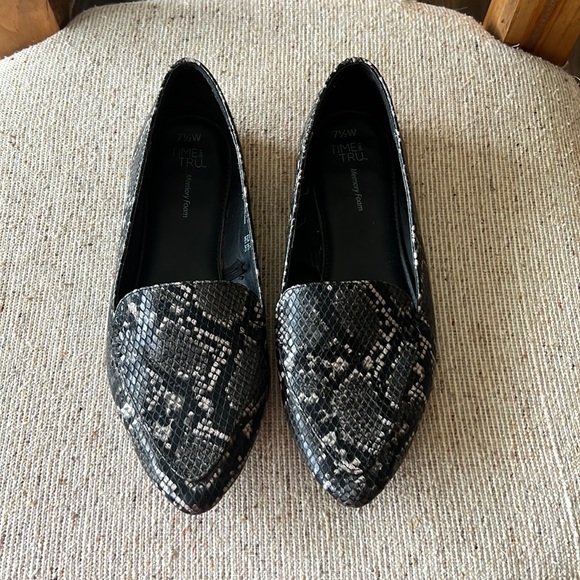Time and Tru Women’s Flats - Picture 1 of 4
